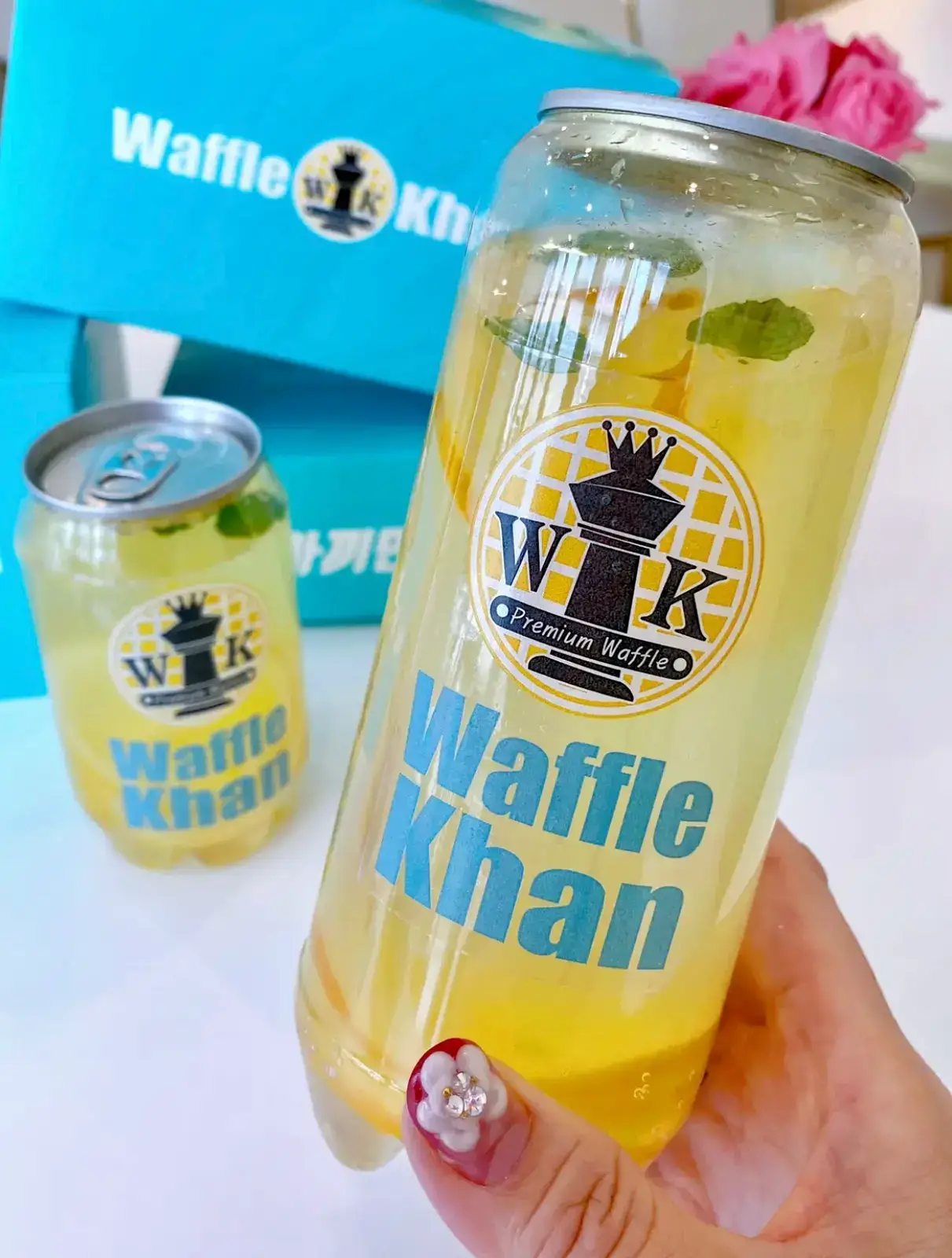 Waffle Khan (Osaka · Dotonbori) Healthy waffle cafe from Korea🎊