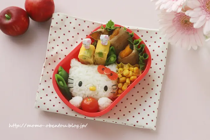 りんごを持ったキティちゃんのお弁当 | momokyarabenが投稿したフォト