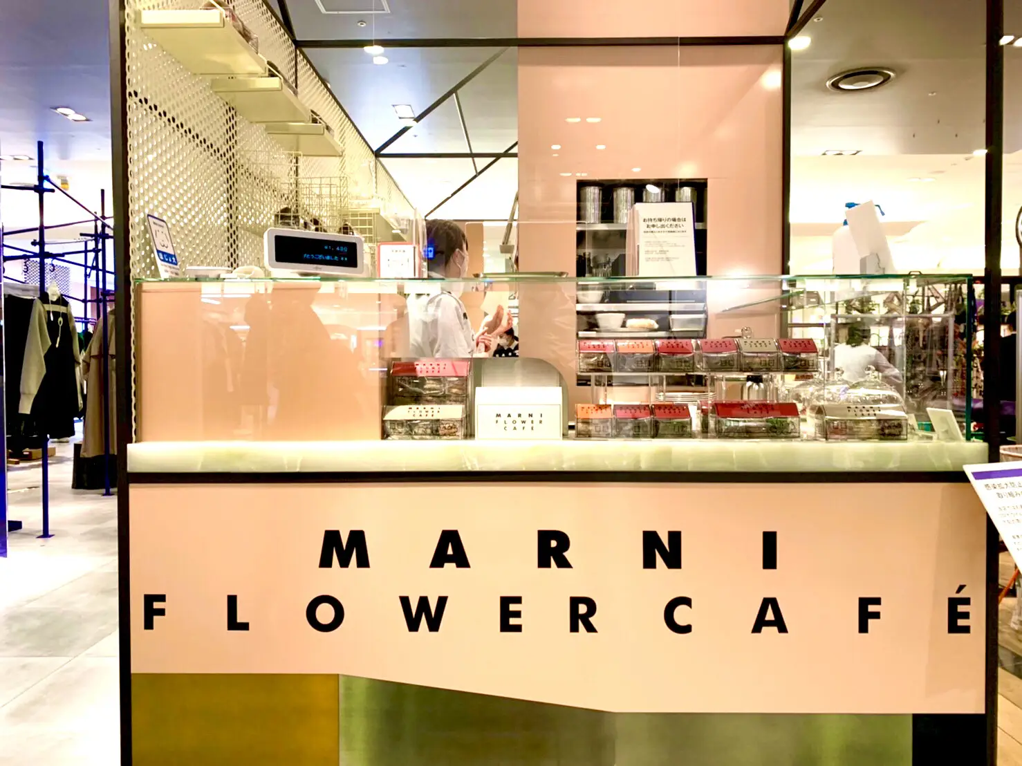 MARNI FLOWER CAFE✨カラフルで可愛いカフェ☕️ | ツヤ肌♡ハートフルライフ♡が投稿したフォトブック | Lemon8