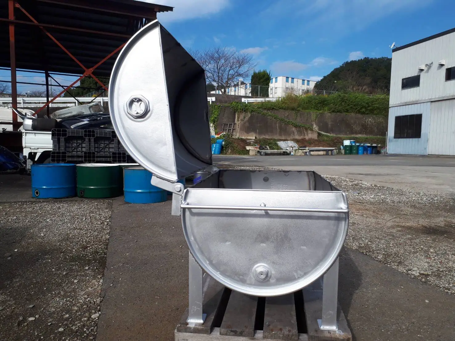 ドラム缶で焼き芋を保温する製作依頼 | かっちゃんのドラム缶が投稿したフォトブック | Lemon8