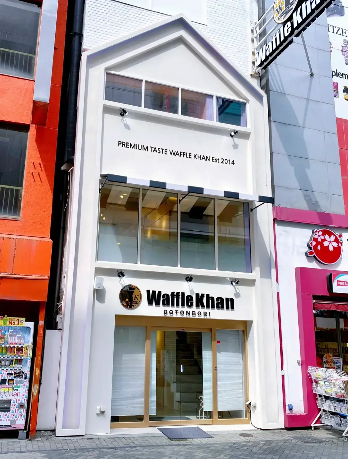 Waffle Khan (Osaka · Dotonbori) Healthy waffle cafe from Korea🎊