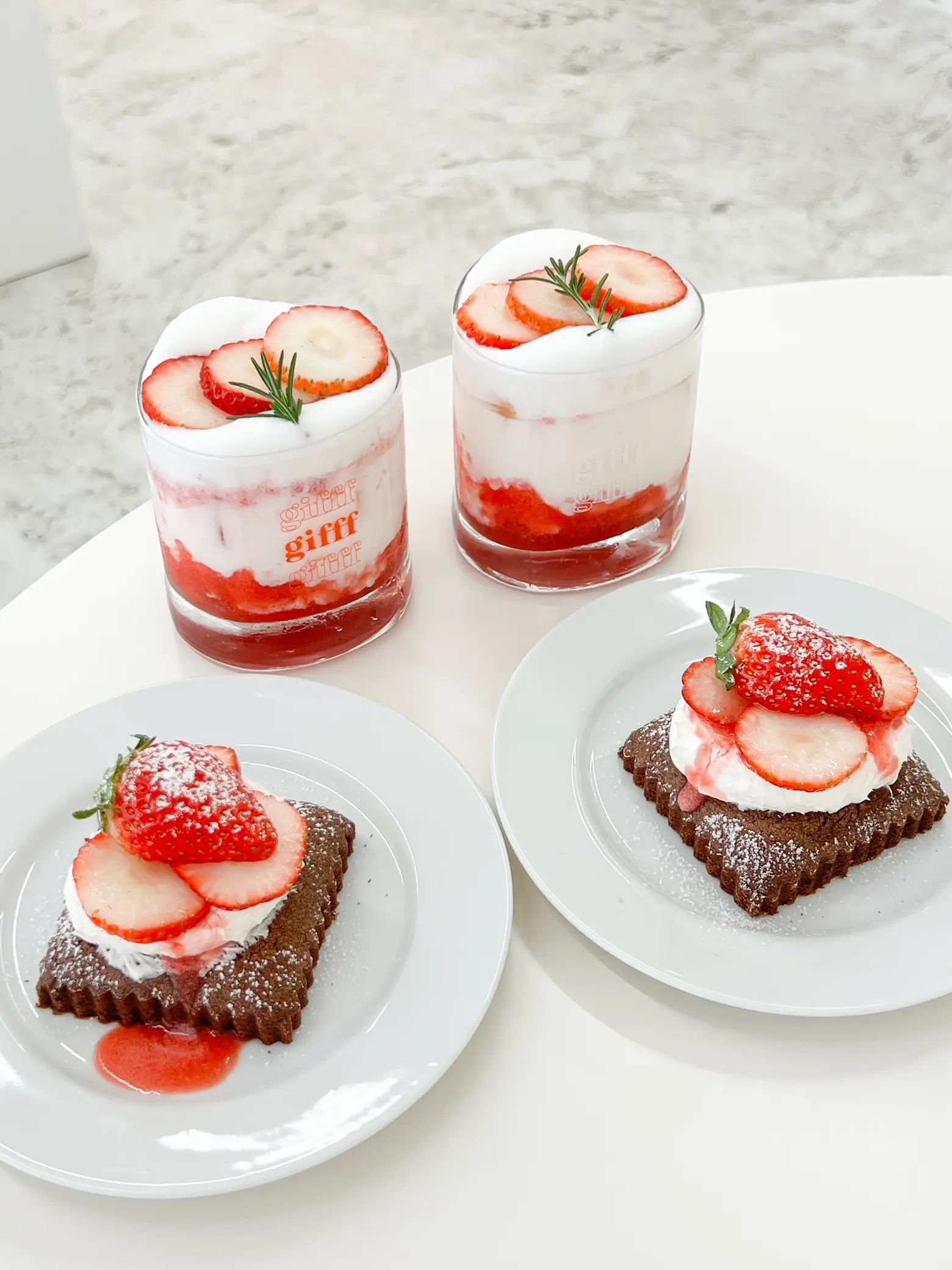 苺パンケーキ♡うさぎ&カゴ入りヒヨコ