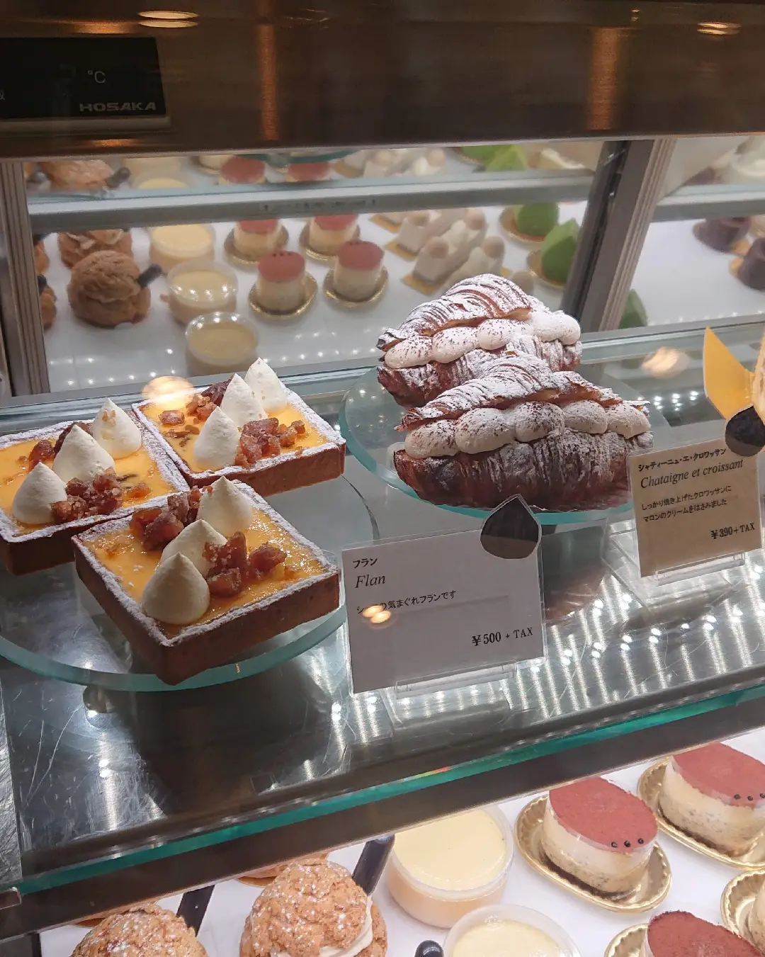 A super popular patisserie in Osaka · Tenma holds a chestnut