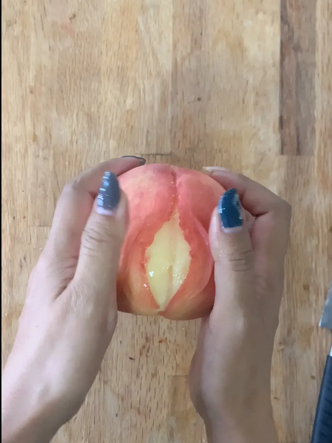 桃のむき方 | migram370919の投稿動画 | Lemon8