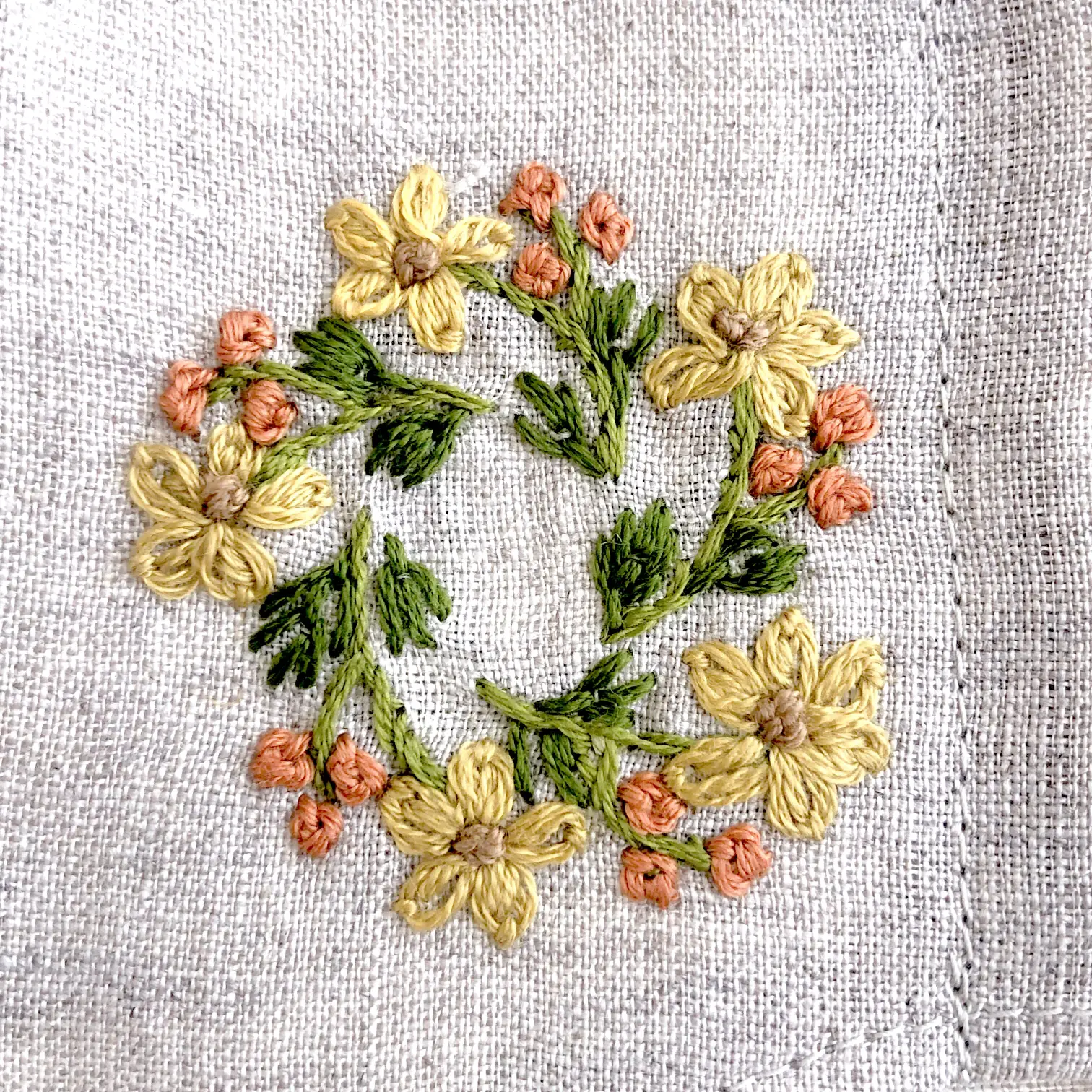 秋のリース 刺繍作品 | Risa_broderieが投稿したフォトブック | Lemon8