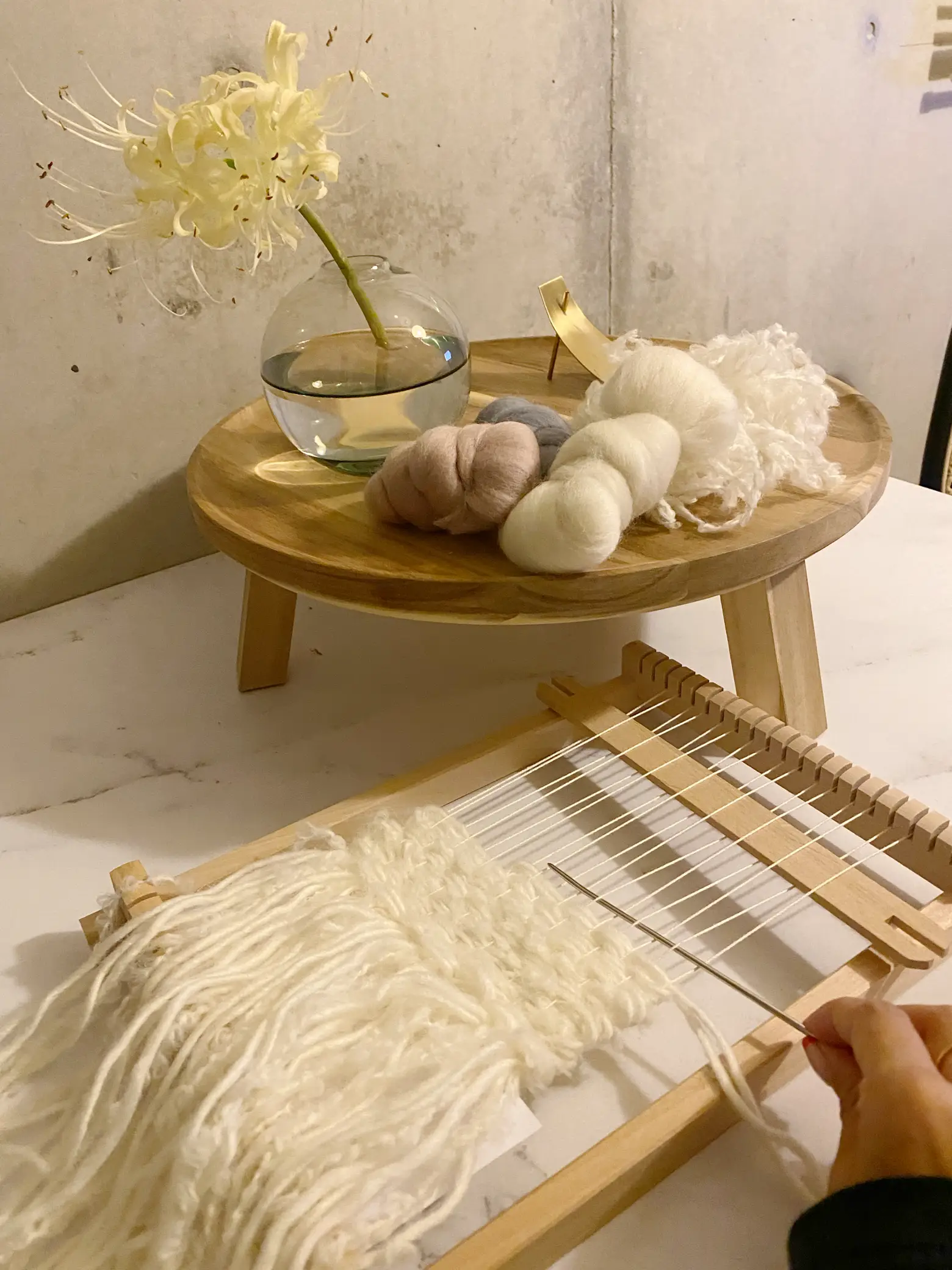 ハンドメイド！ウィービングタペストリーで、秋冬部屋に変身🌿 | 阿部早織l女っぽ大人カジュアルが投稿したフォトブック | Lemon8