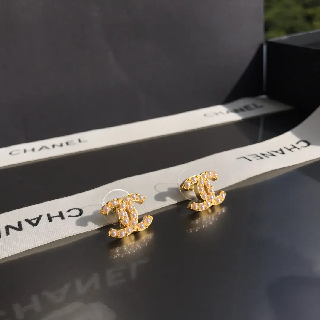 Chanel シャネル真珠ピアス | cincin_innが投稿したフォトブック | Lemon8 