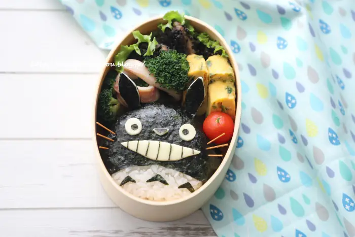 Totoro Bento- Shishamo, Sakura Denbu, Edamame 