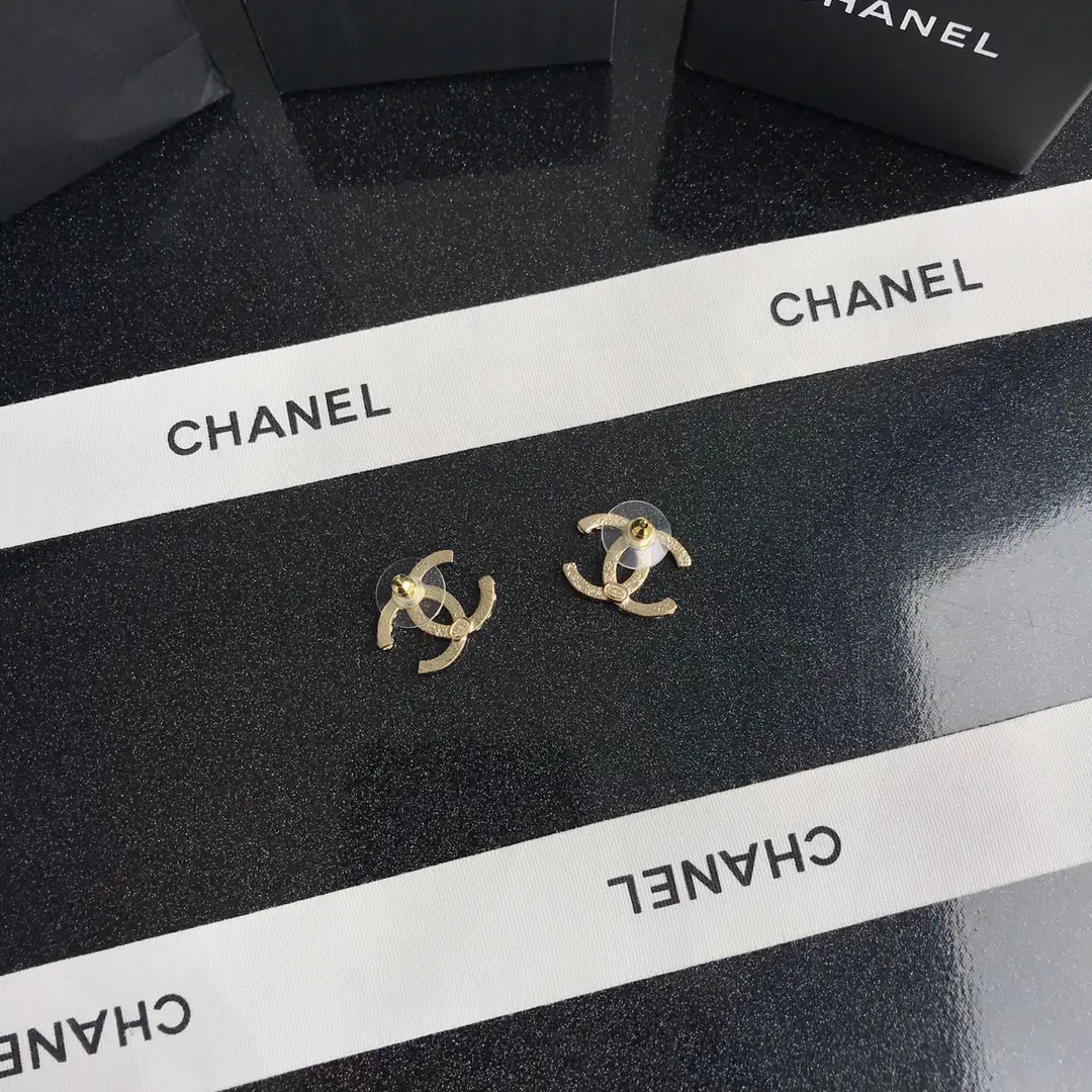 Plain hot sale chanel earrings