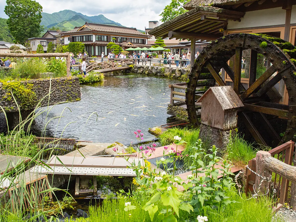 富士山の湧き水があふれる、山梨県「忍野八海」 | 敦子が投稿したフォトブック | Lemon8