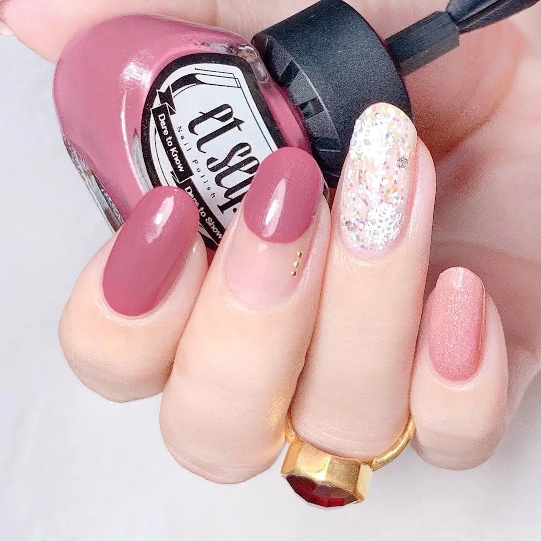 Pink Nails with Charms 💕💗🍬  Rose gold nails design, Long nail designs,  Pretty nail designs