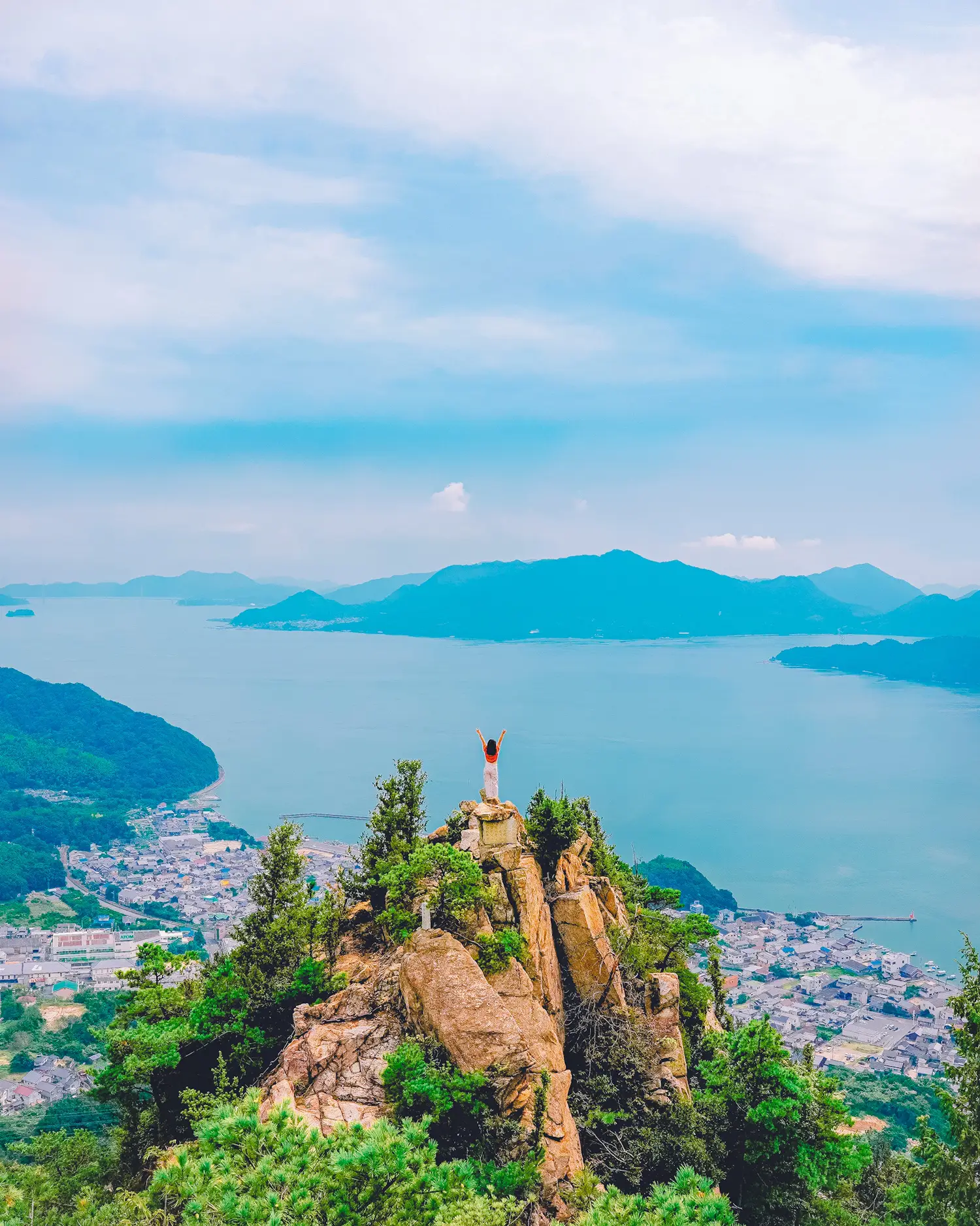 広島】瀬戸内海が一望できる黒滝山！ | Moe ✈︎ 旅と絶景が投稿したフォトブック | Lemon8