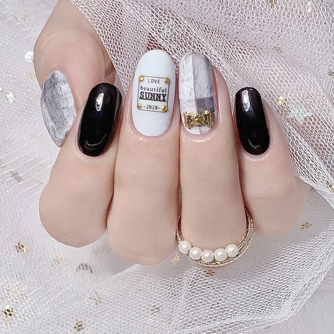 在庫限り❣️ネイルシール 手の爪 8枚入 爪やすり付き ネイルステッカー