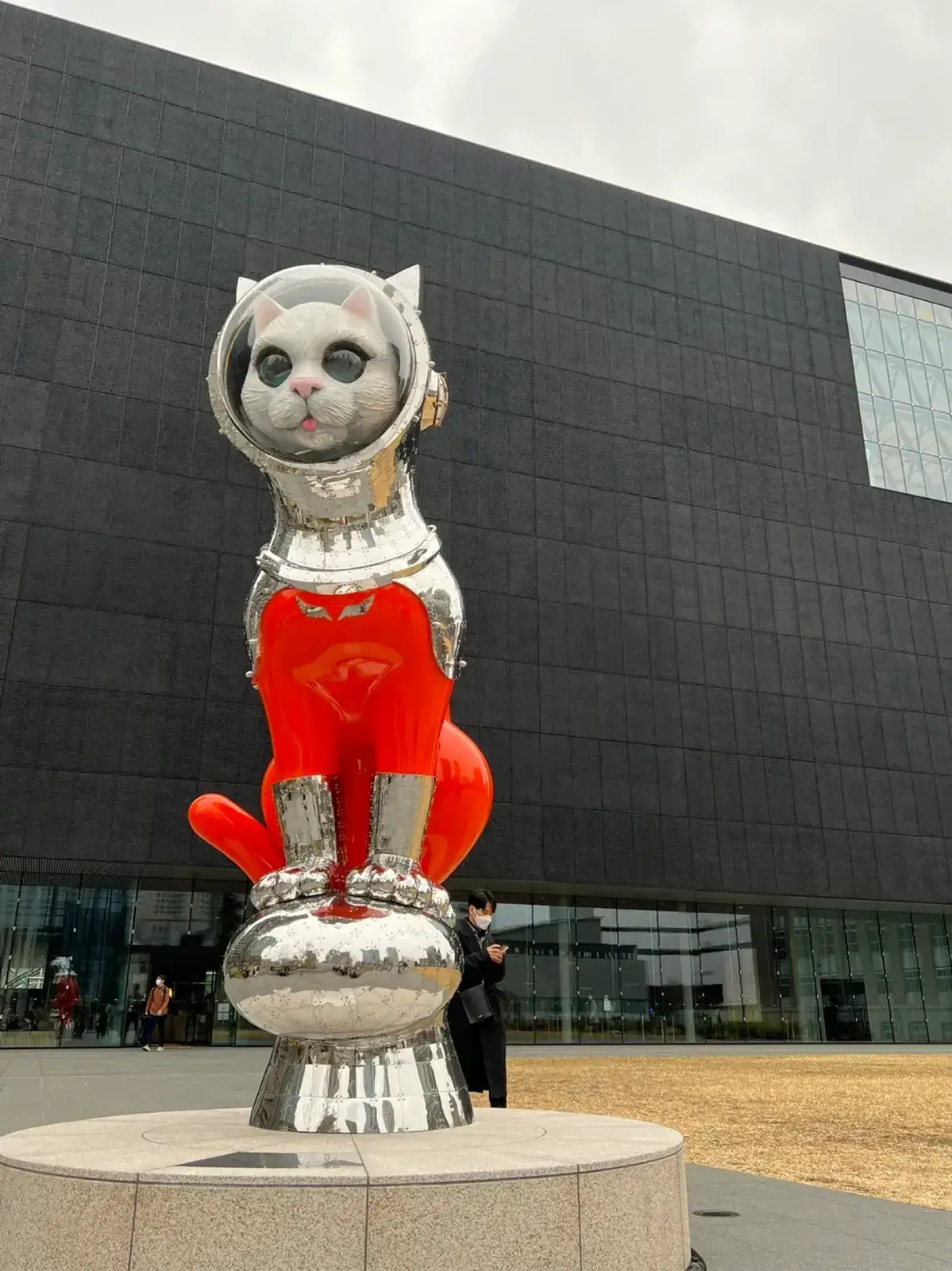 [โอซาก้า] แมวยักษ์ Morikami ART SPOT พิพิธภัณฑ์ศิลปะ Nakanoshima ในโอ ...