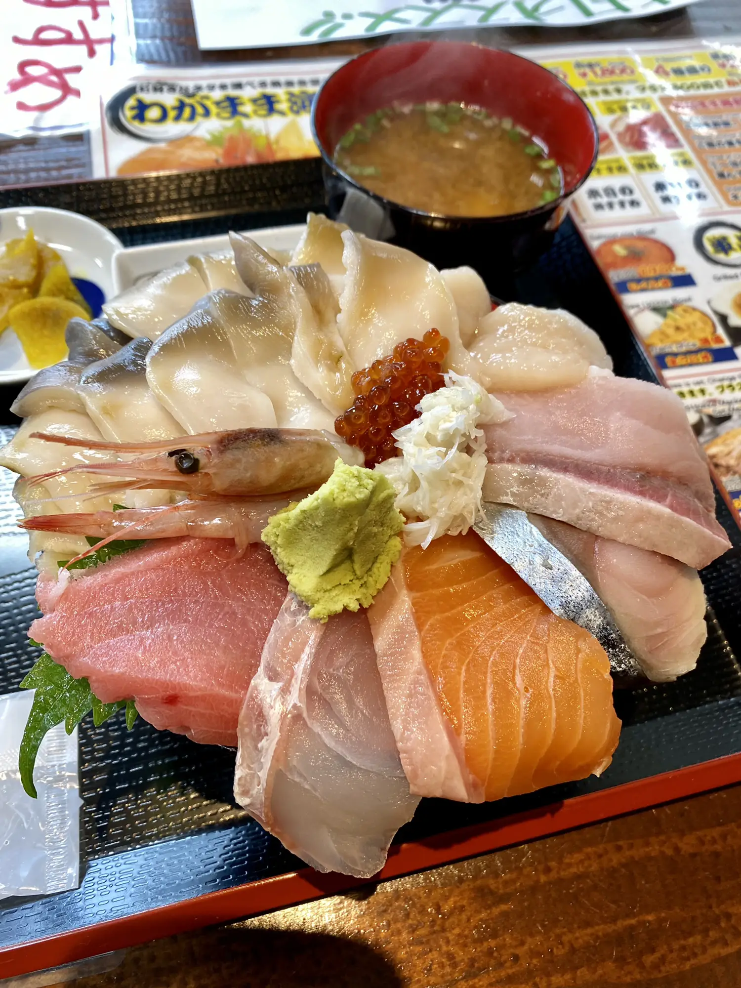 魚金食堂 ほっき漁獲量日本一の苫小牧で海鮮丼❣️ | おにやんグルメが