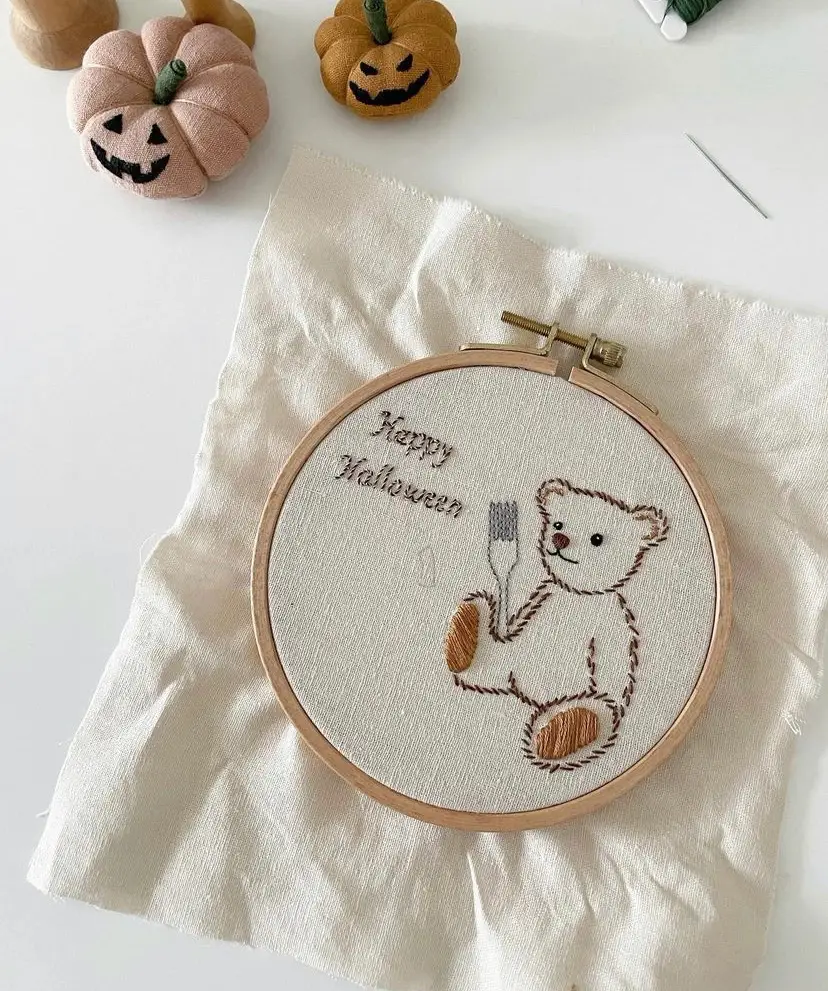 ハロウィン風🎃刺繍クマ   | KikiDIYが投稿したフォトブック | Lemon8