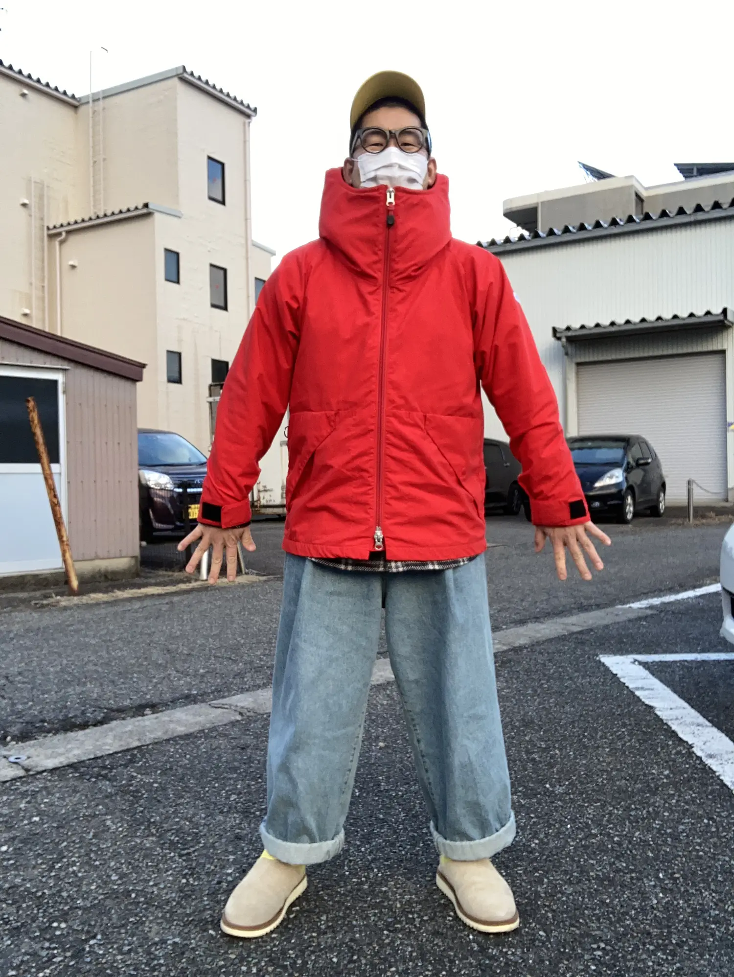 駐車場マウンテンパーカーおじさん🥸 | ノビ山本⛰️富山県住みます芸人が投稿したフォトブック | Lemon8