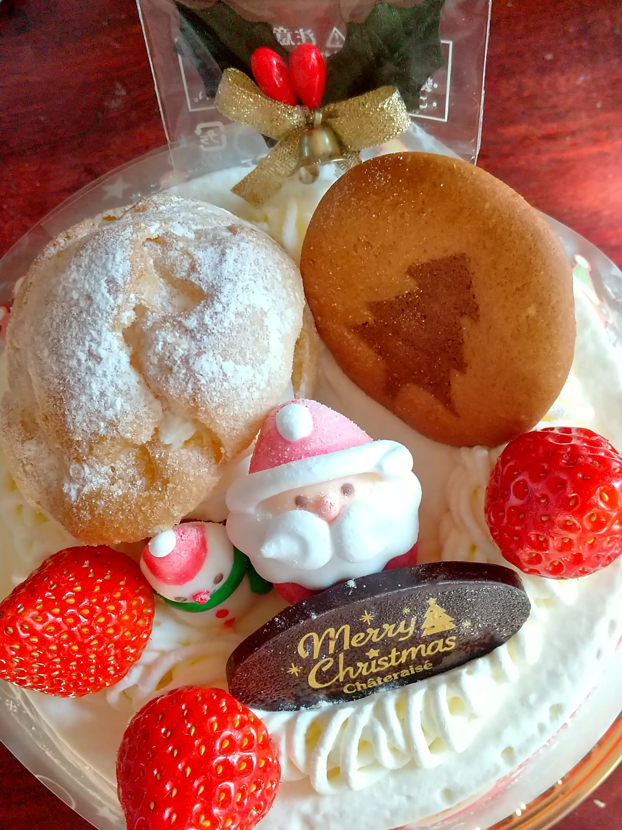 26日にシャトレーゼの半額クリスマスケーキを買ってしました❤️飾りが