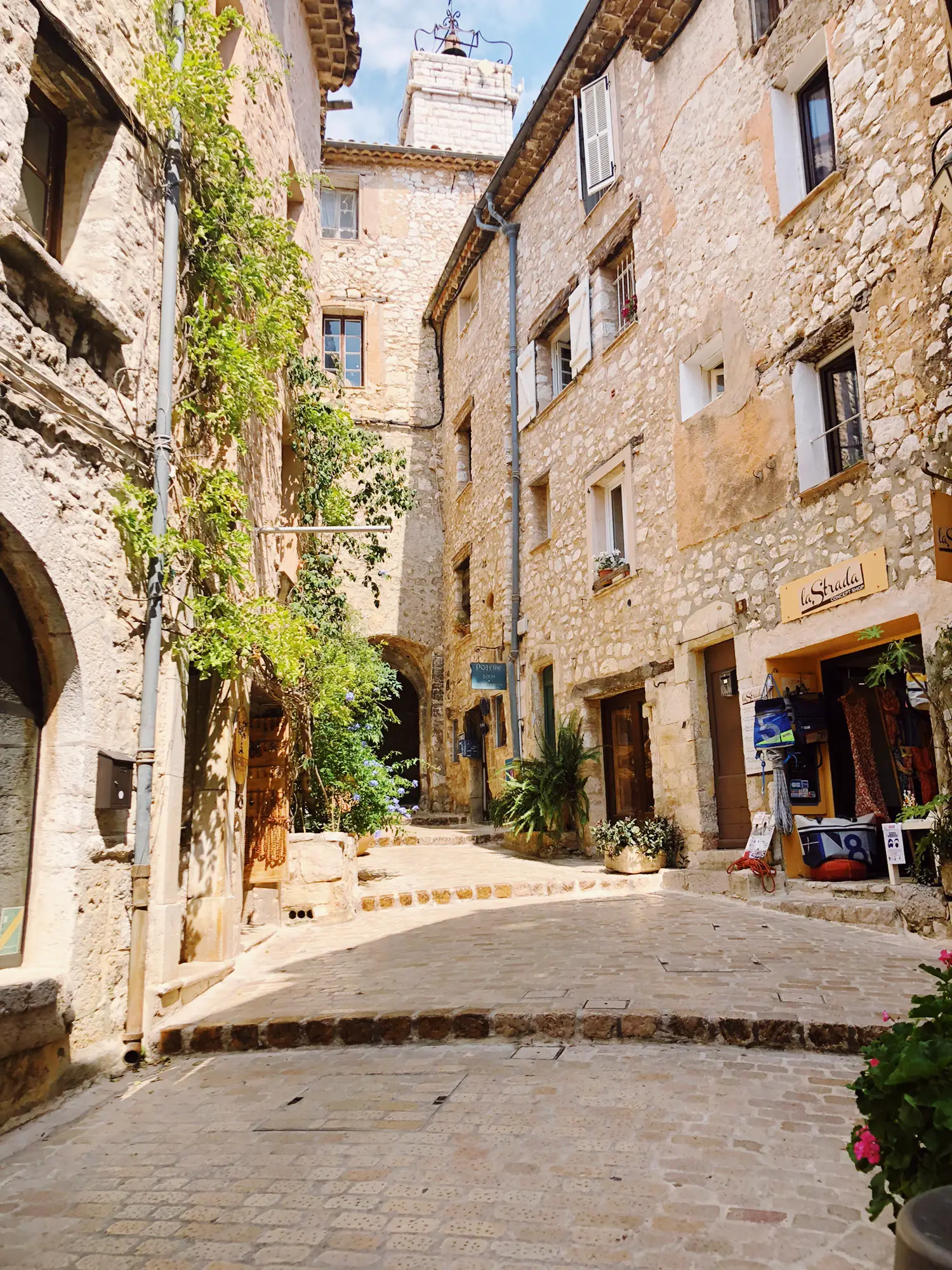 Tourrettes-sur-Loup, a beautiful Violet Village 💜 France🇫🇷 | Gallery posted by saya_パリ | Lemon8