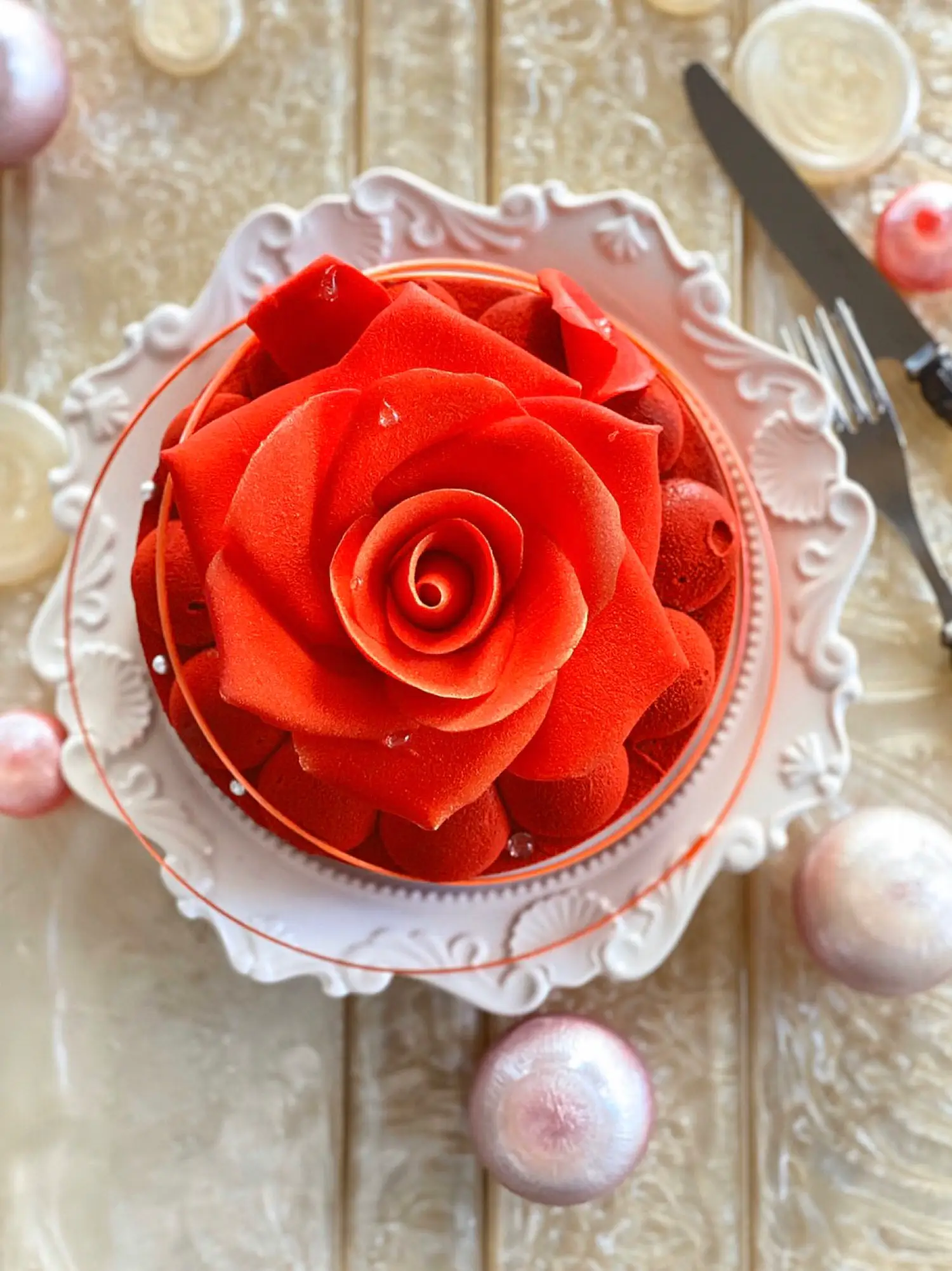 赤いバラのチョコレートケーキ🌹🍫✨ | 瀧島誠士が投稿したフォト