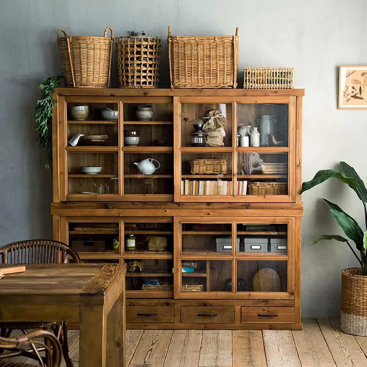 スペイン風鋲打ちアンティーク家具(コーナーキャビネット) 【公式通販】