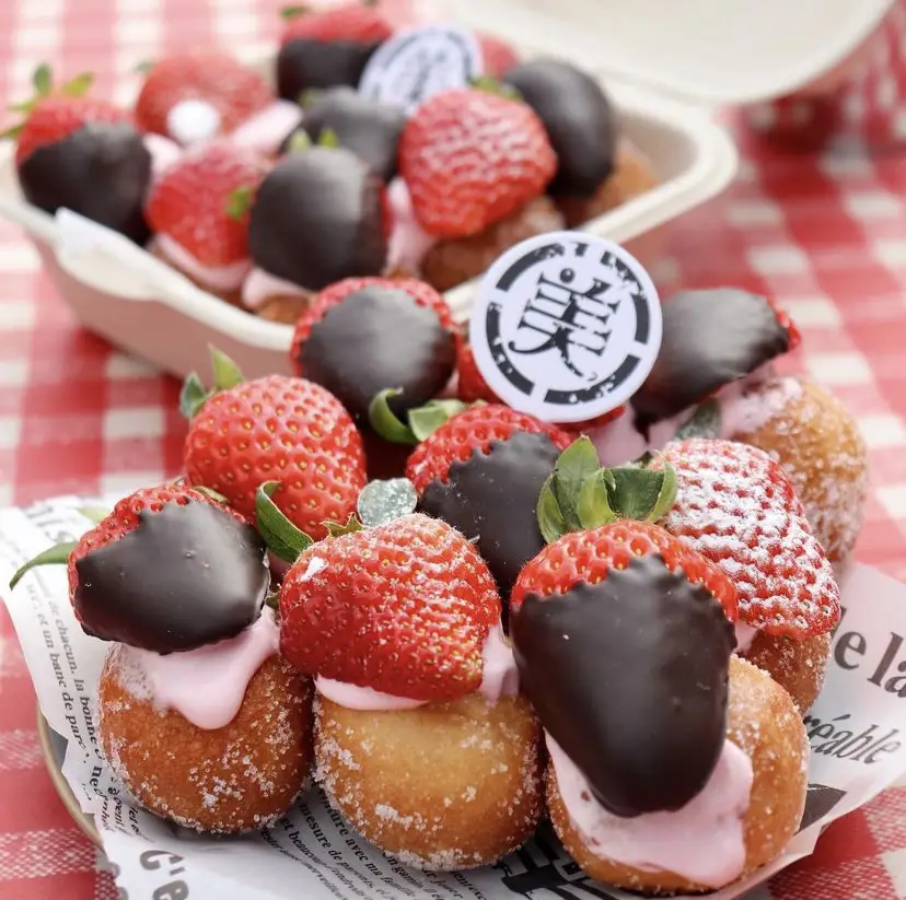 ジューシーないちご🍓&ふんわり苺クリームがのった、一口サイズで  