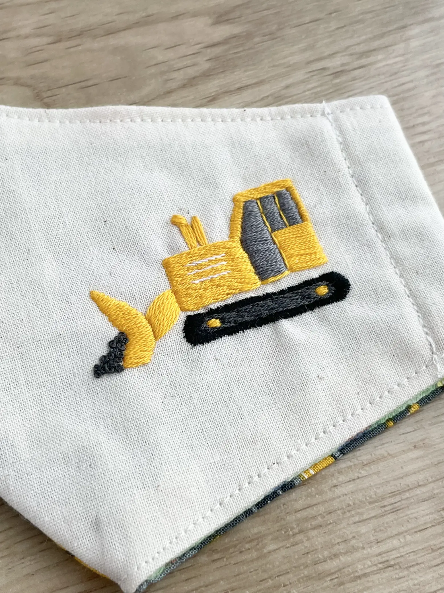ハンドメイドハンカチ 名前刺繍します⭐︎ 撒ける ガーゼハンカチ