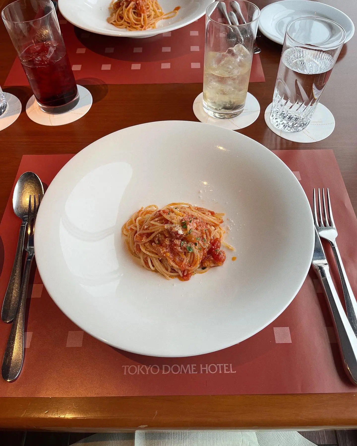 まぁみぃ様ご確認名入れ円形ランチプレートカトラリーAセット