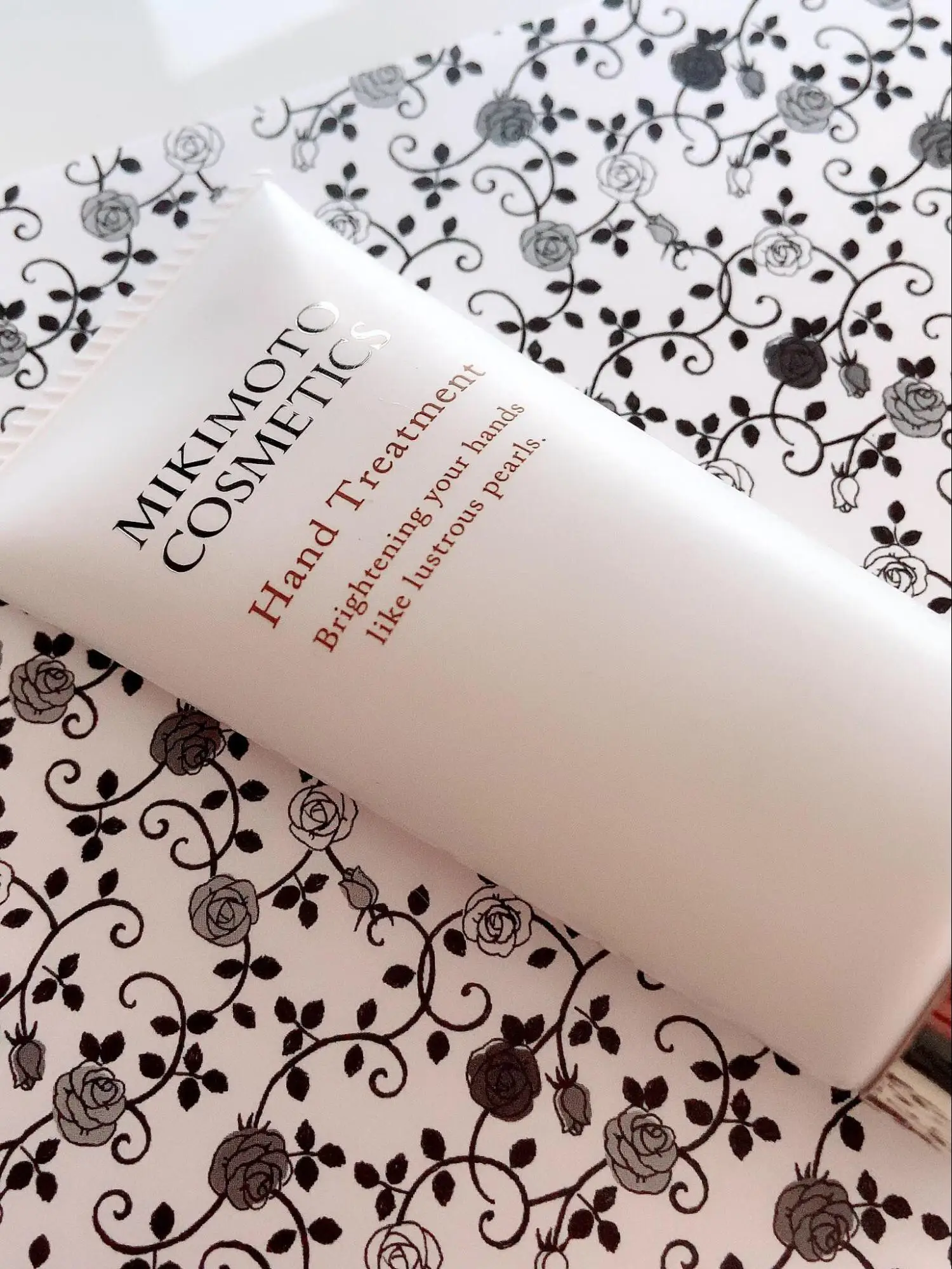 Mikimoto Cosmetics hand cream that gives firmness and