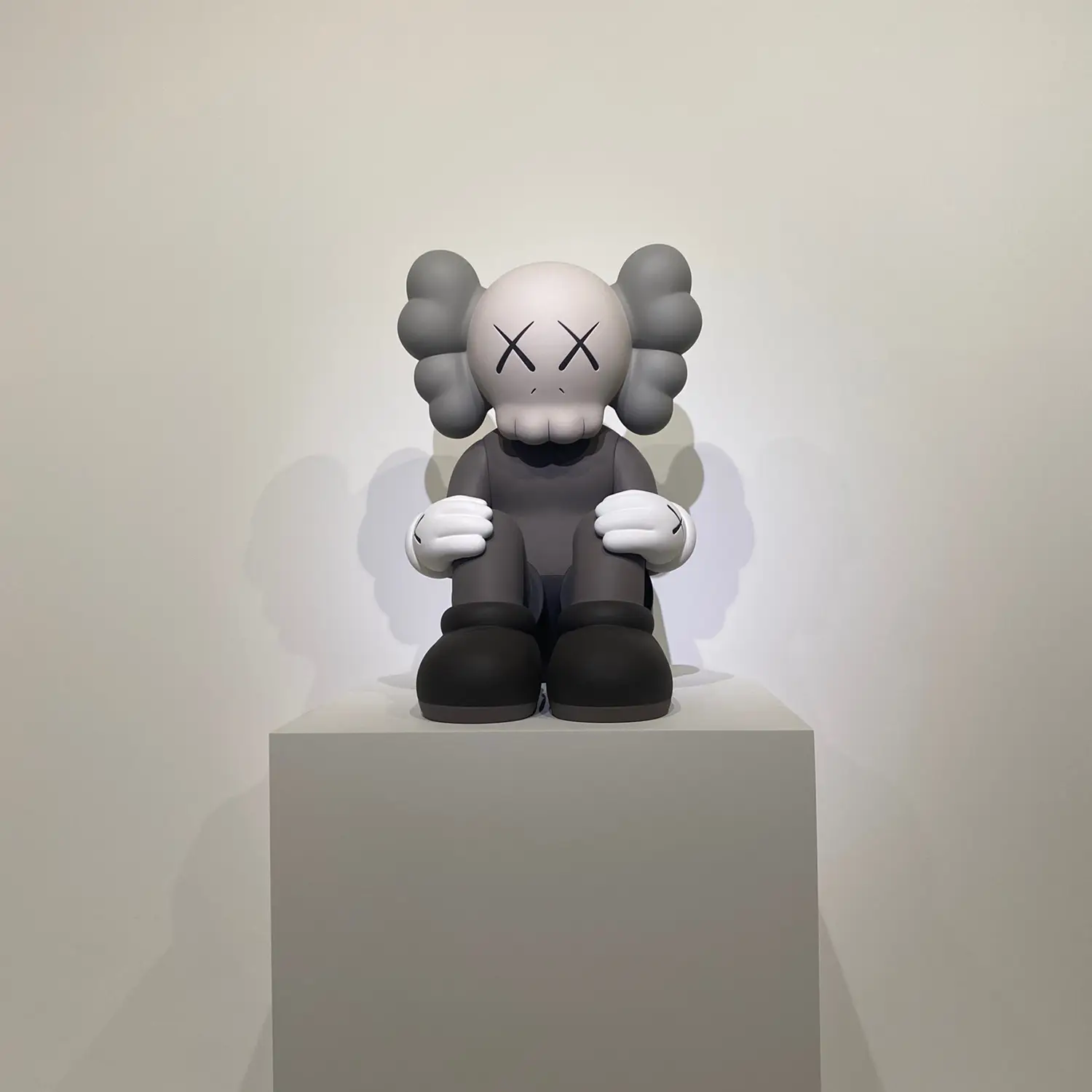 カウズ展ファイヤーキングコラボスタッキングマグ