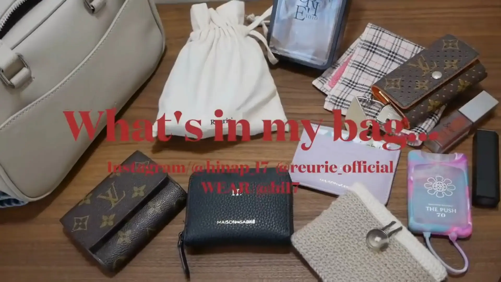 What's in my bag - Louis Vuitton Deauville 