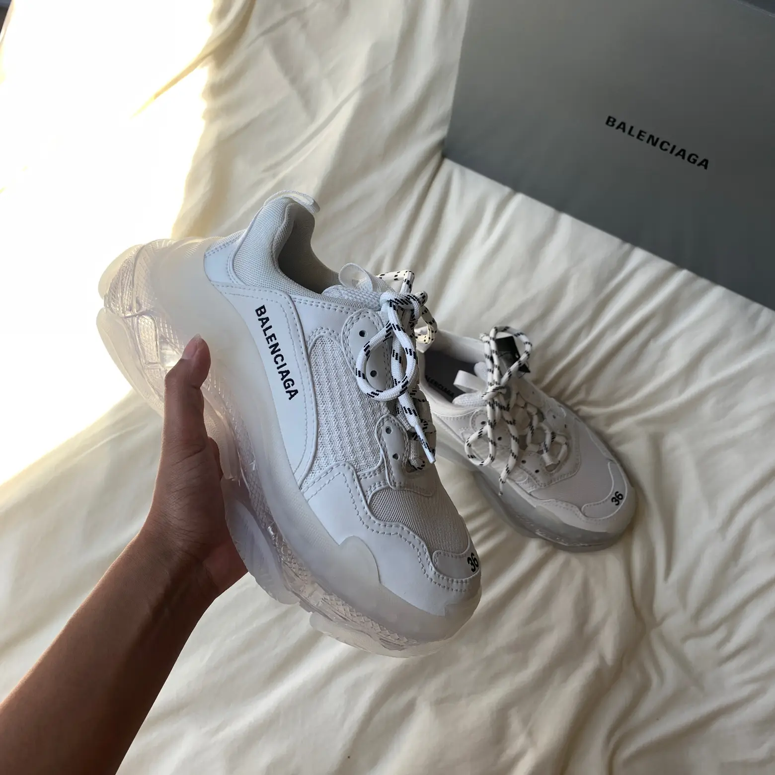 激レア♡BALENCIAGA triple s クリアソールをGET♡ | 新井ニーニャが ...