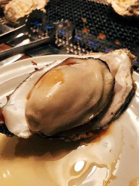 絶品の牡蠣を自身で焼いて味わえる楽しく美味しい時間 | イチゴちゃん