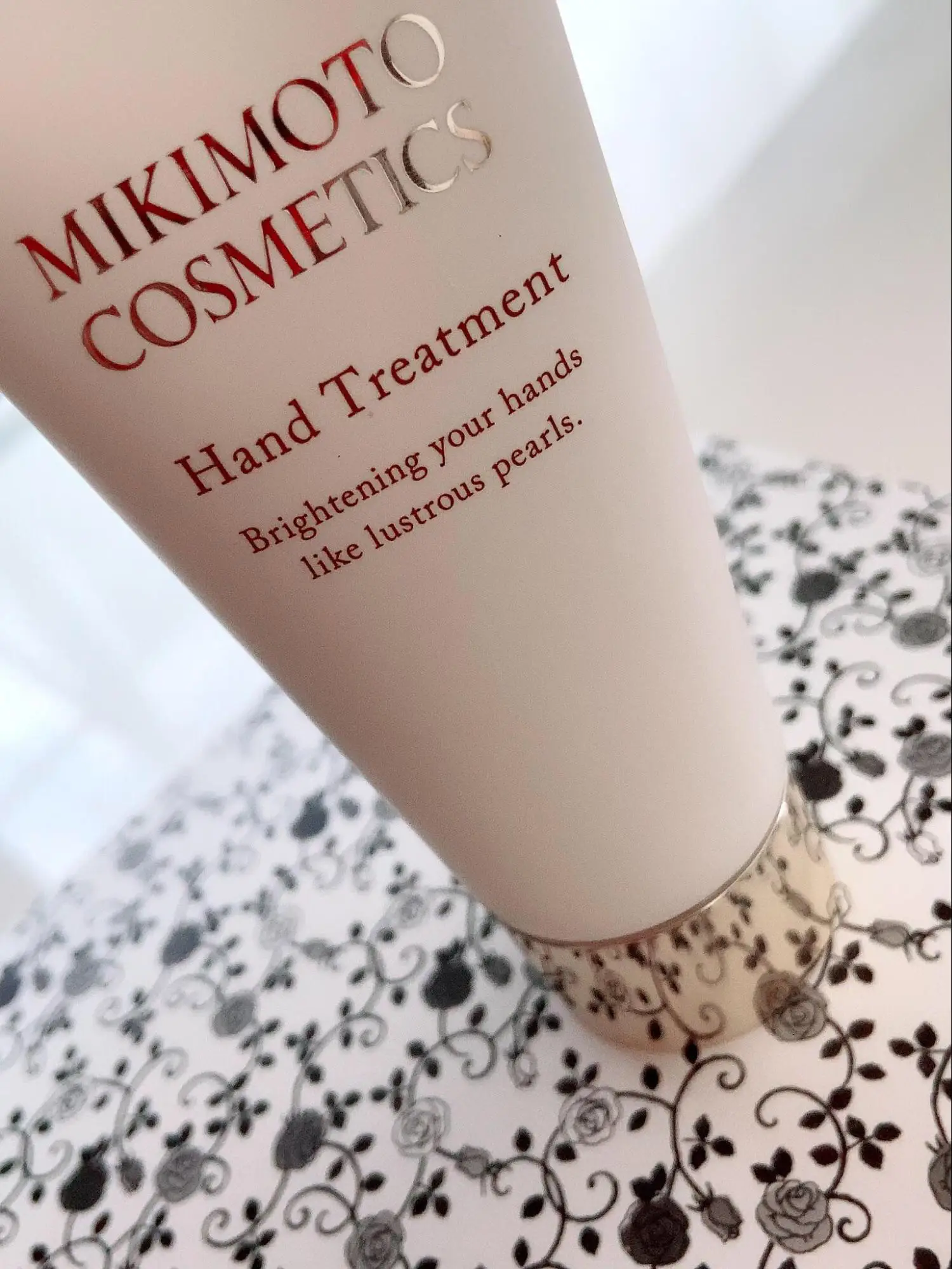 Mikimoto Cosmetics hand cream that gives firmness and