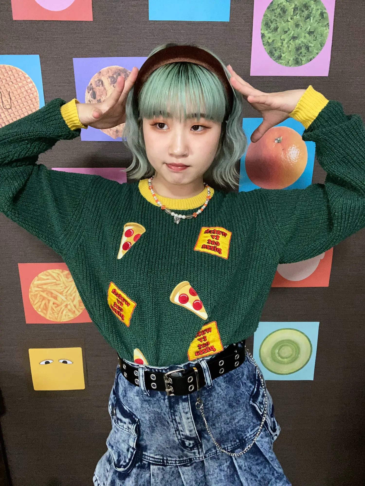 Momoland green store sweatshirt