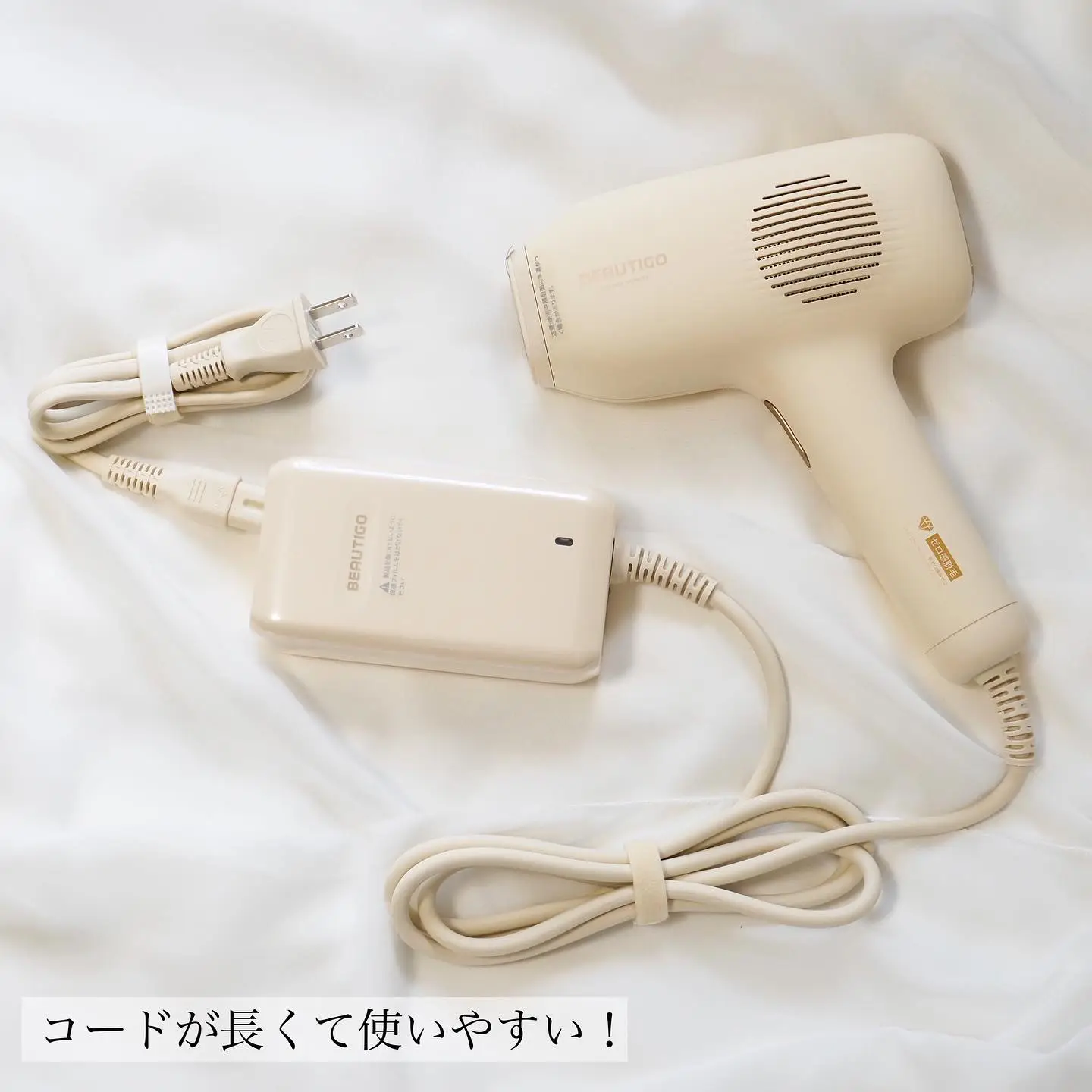 Easy to use hair removal device with a cute cream color