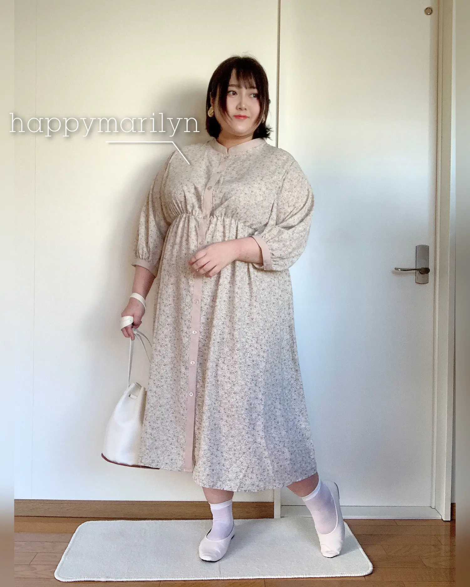 4L-5Lさん向け！縦ラインでスッキリ！花柄ワンピースで淡色コーデ 