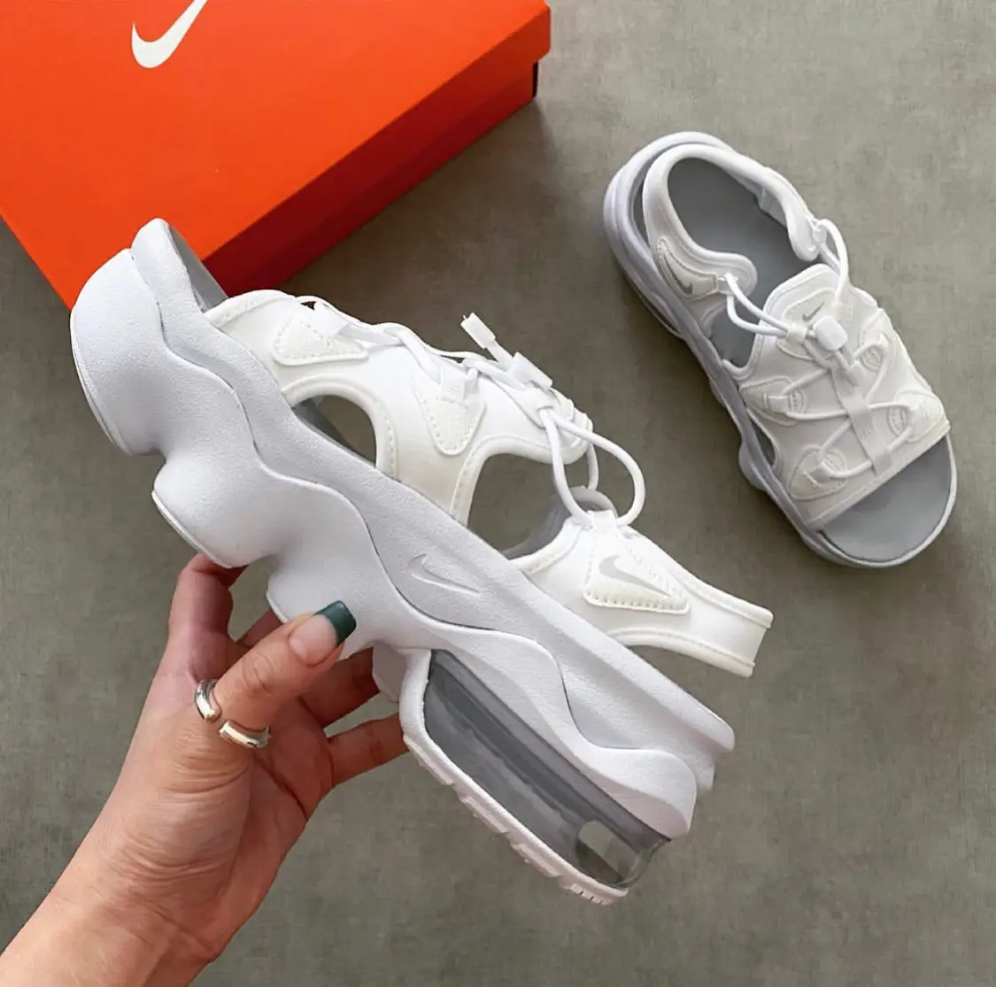 大人気！NIKE AIRMAX KOKO | SECOが投稿したフォトブック | Lemon8
