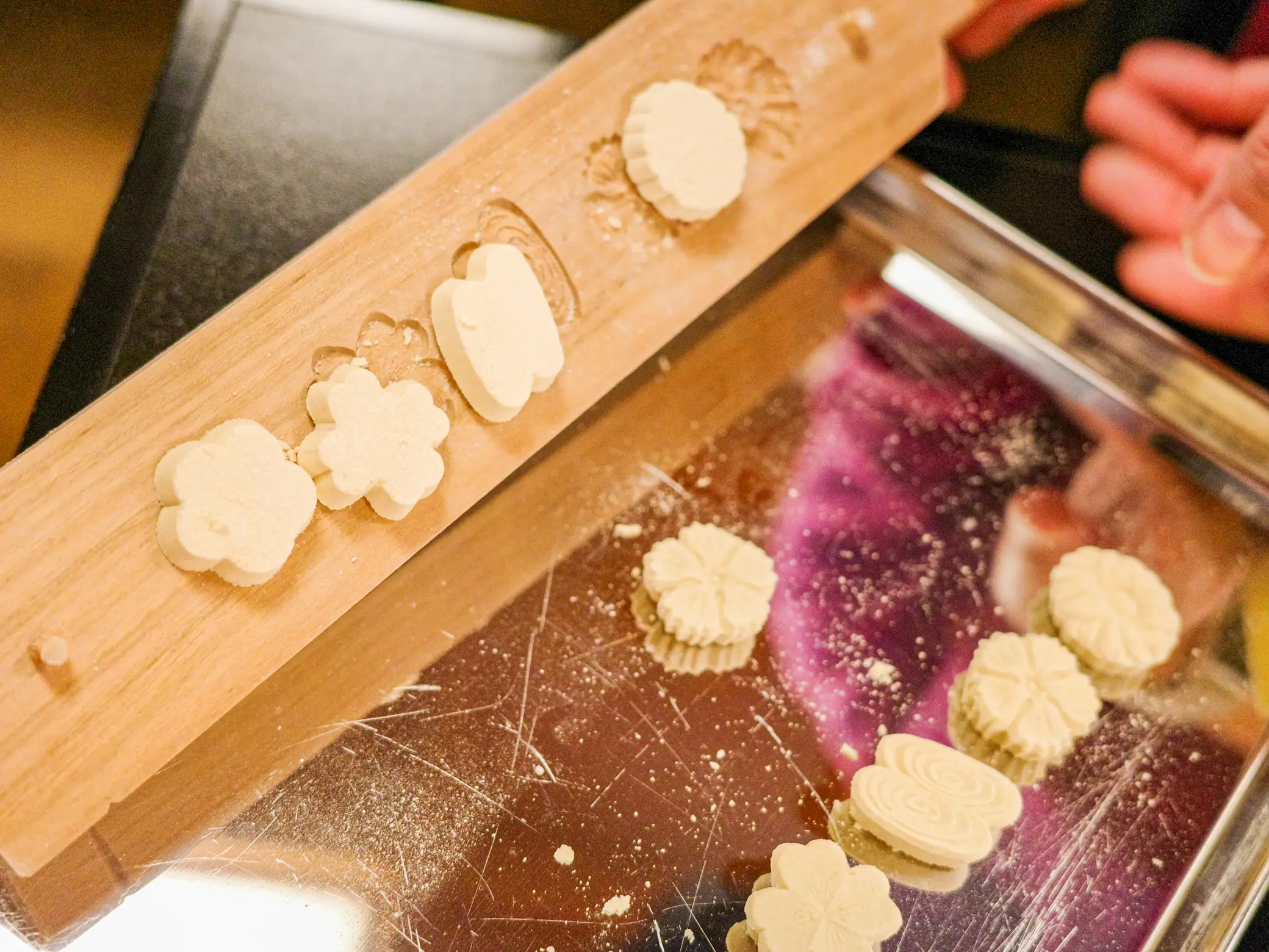 石川】老舗の和菓子屋さんで、落雁の手作り体験ができました🍵お抹茶付きで、持ち帰りもできます！ | CHIEcameraが投稿したフォトブック |  Lemon8