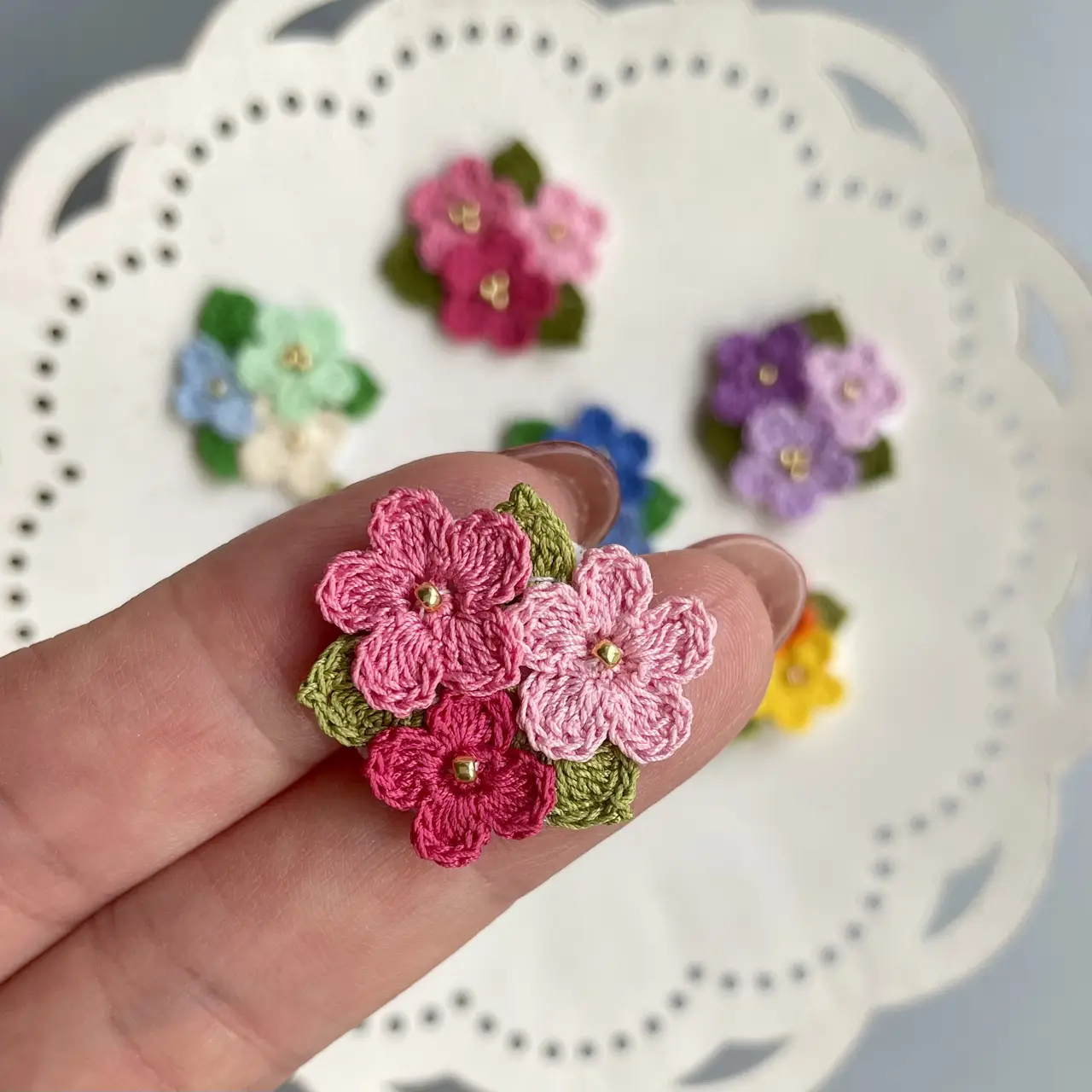 夢色のお花刺繍ブローチ（縦型.土台ピンク系）-