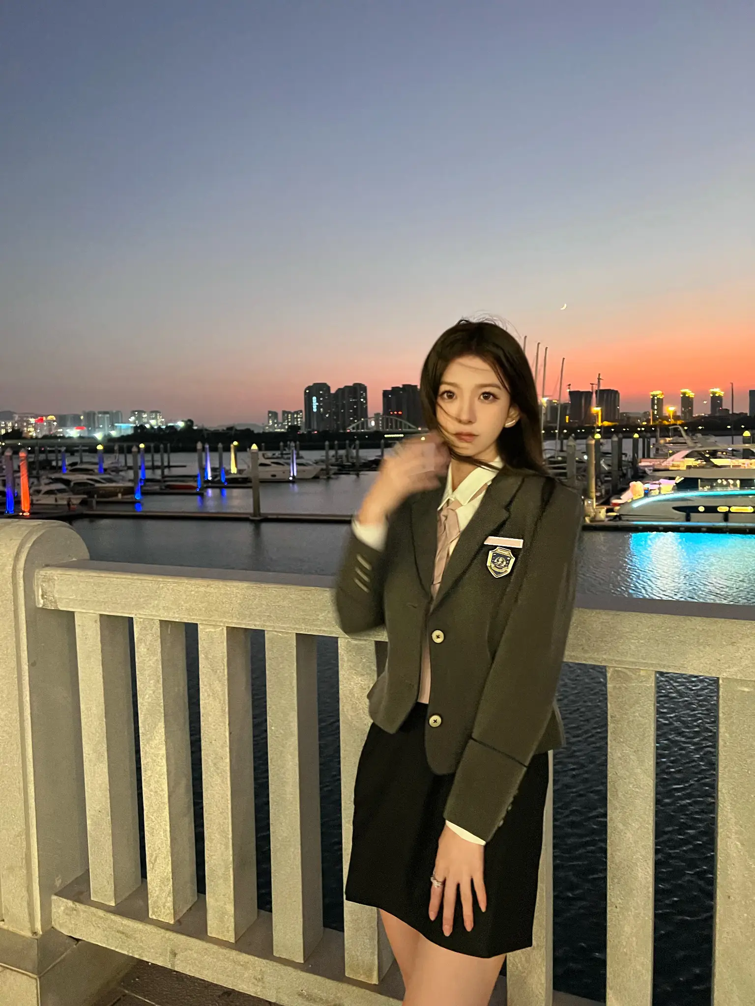 学校が終わった、制服姿の夕焼け、時間が永遠に凍る！🌅💫 | LanLanが投稿したフォトブック | Lemon8