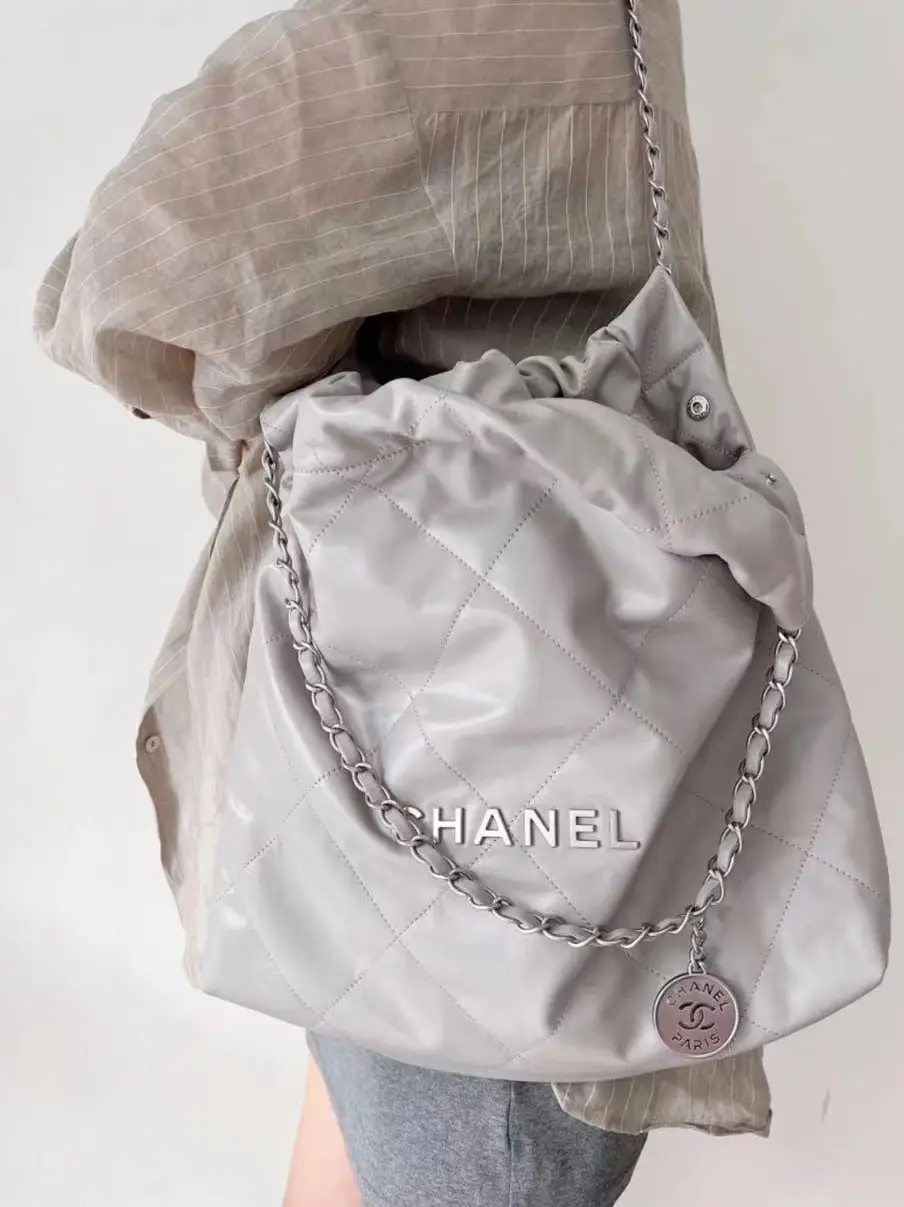 CHANEL🤍 light gray 22bag a love 🧚 Before this garb, Gallery posted by  Luxury bag