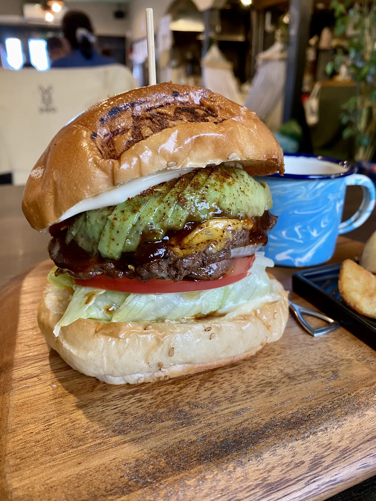 キャンプ気分味わえるハンバーガーショップ🍔 | おにやんグルメが投稿