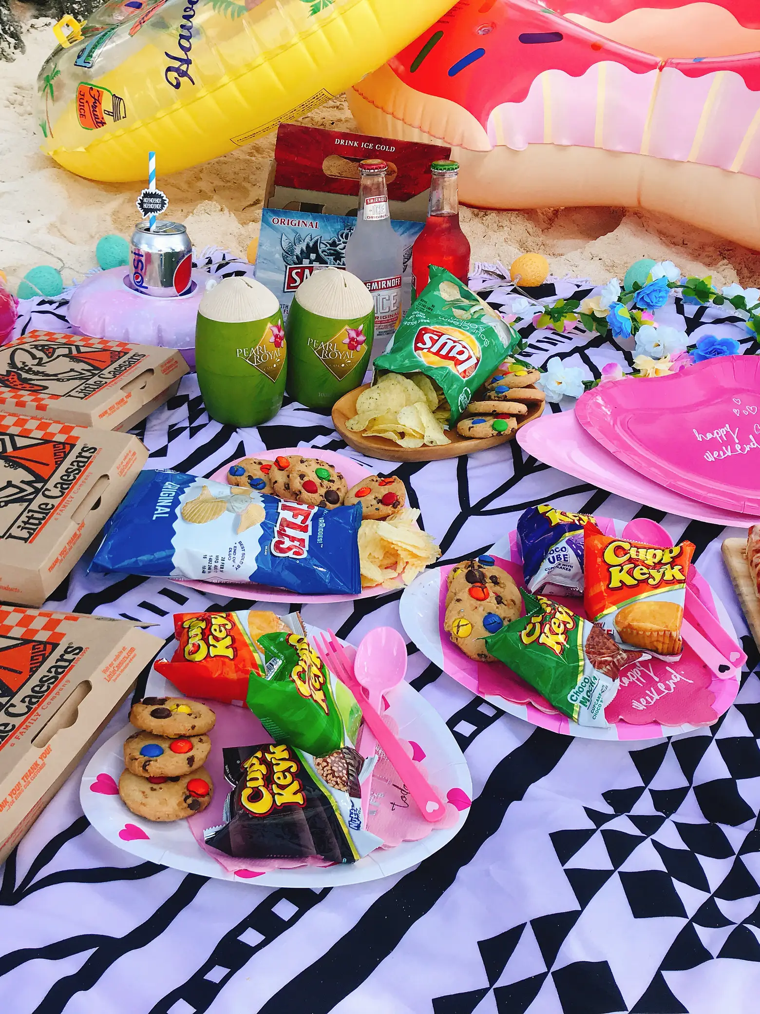 16 Best Picnic Supplies According to Aesthetic TikTok