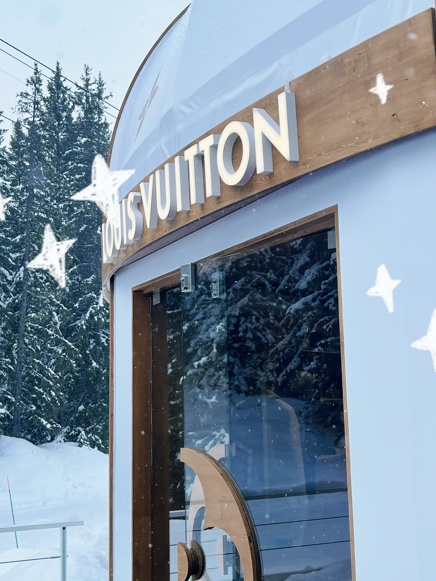 Louis Vuitton on the slopes 🤍❄️