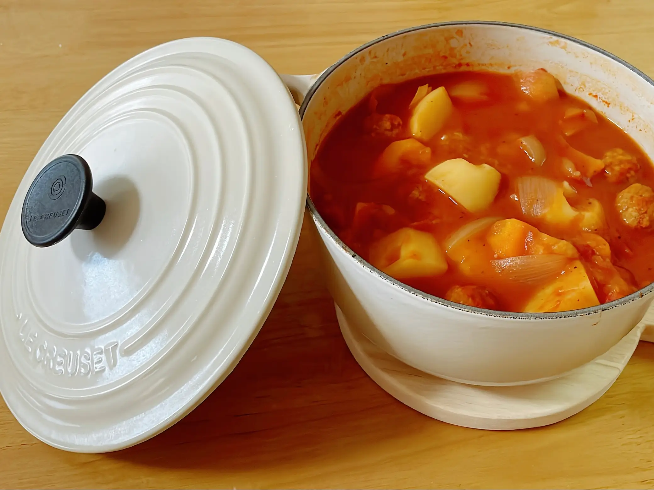 【新品未使用品】LE CREUSET ル・クルーゼ 21センチ トマト 新品未使用品】LE CREUSET ル・クルーゼ 21センチ トマト LE CREUSET