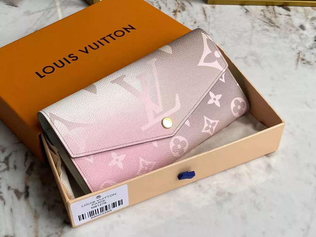 Louis Vuitton ショルダーバッグ | 萧凛が投稿したフォトブック | Lemon8