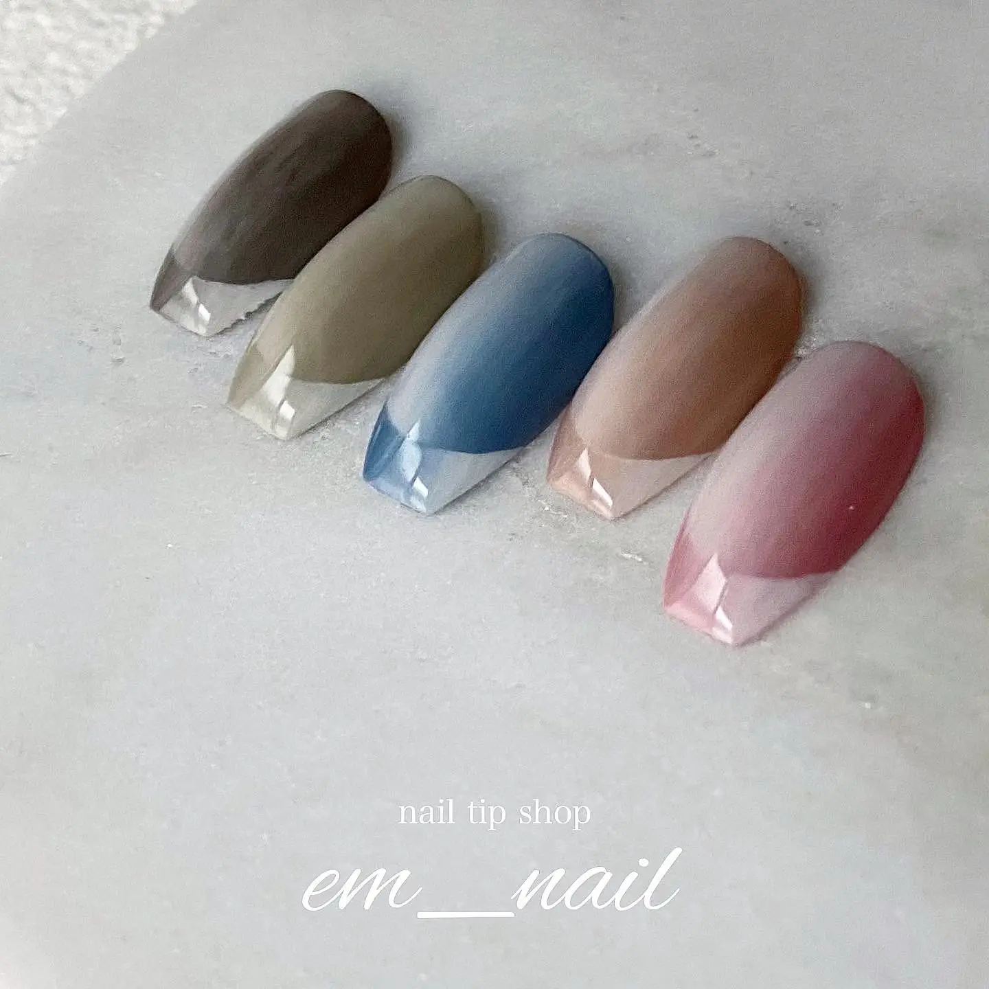 海外でバズり中】オンブレネイル【フレンチネイル】 | em_nailが投稿したフォトブック | Lemon8