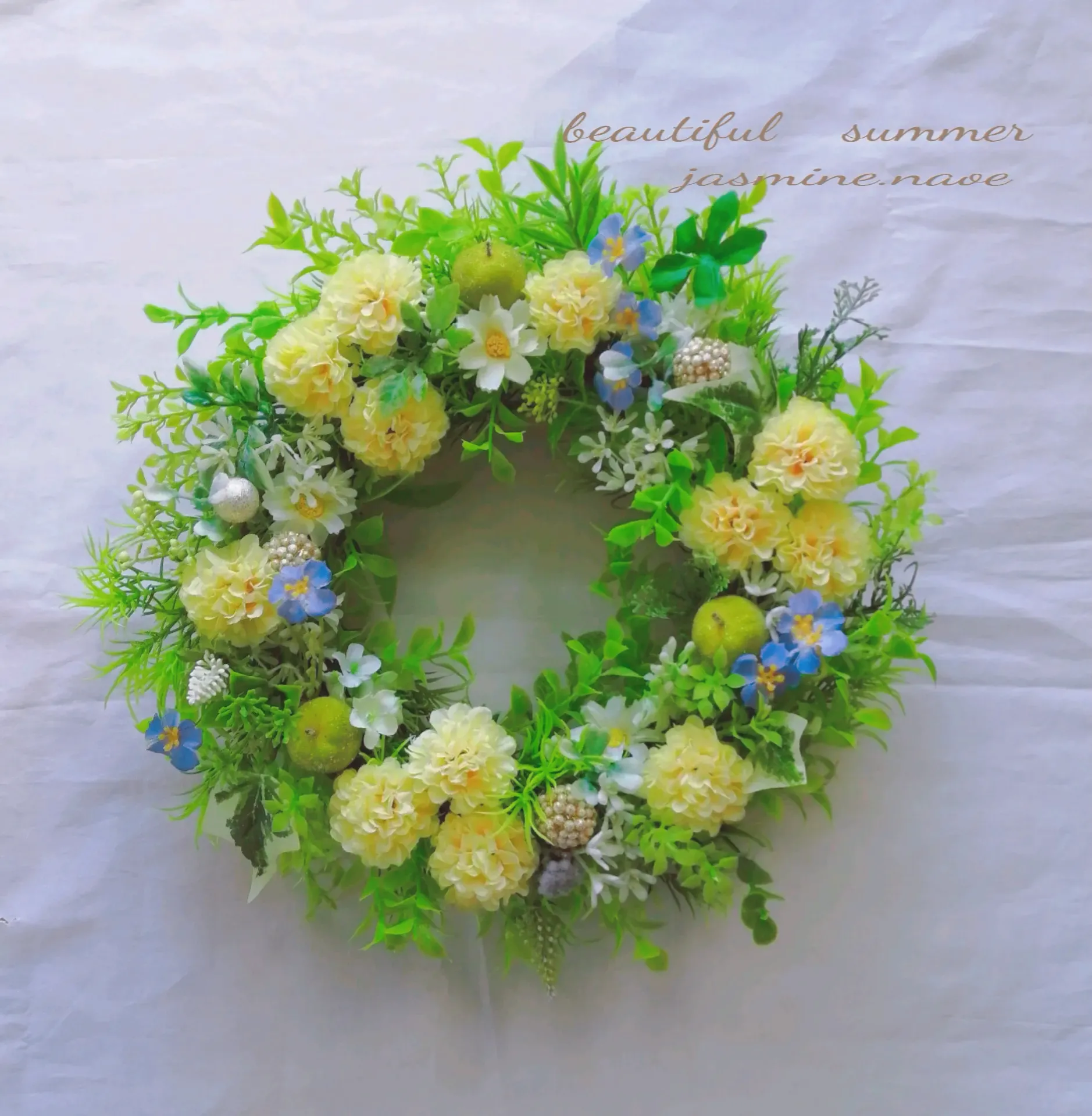 黄色い小花とスモークツリーが可愛いらしい オーバル型 リース ドライ