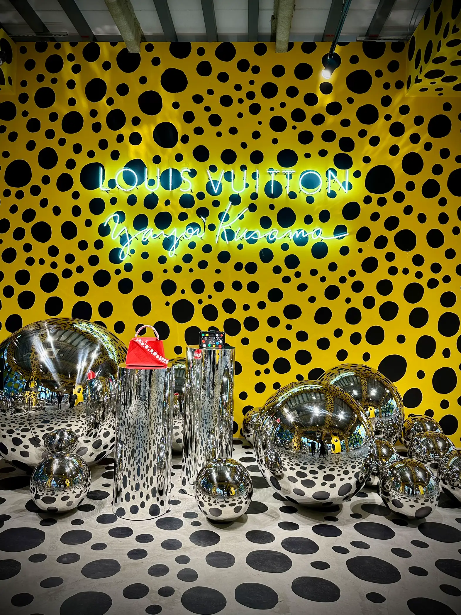 Look! A gigantic Yayoi Kusama outside Harrods, Gallery posted by  LadyforToday